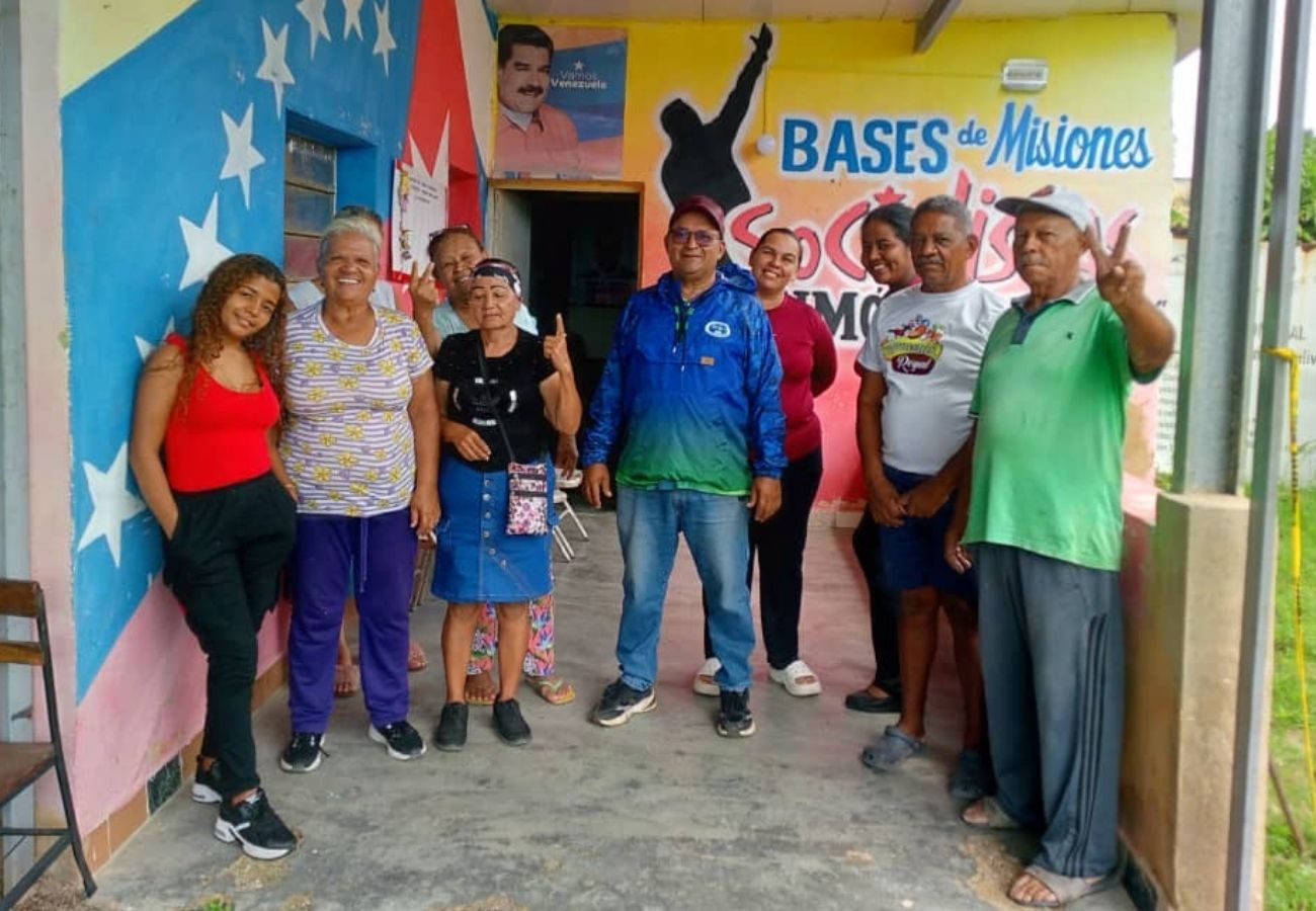 UAM realizó donación de pupitres a la Base de Misiones Simón Bolívar