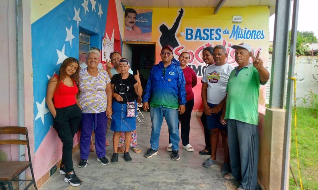 UAM realizó donación de pupitres a la Base de Misiones Simón Bolívar