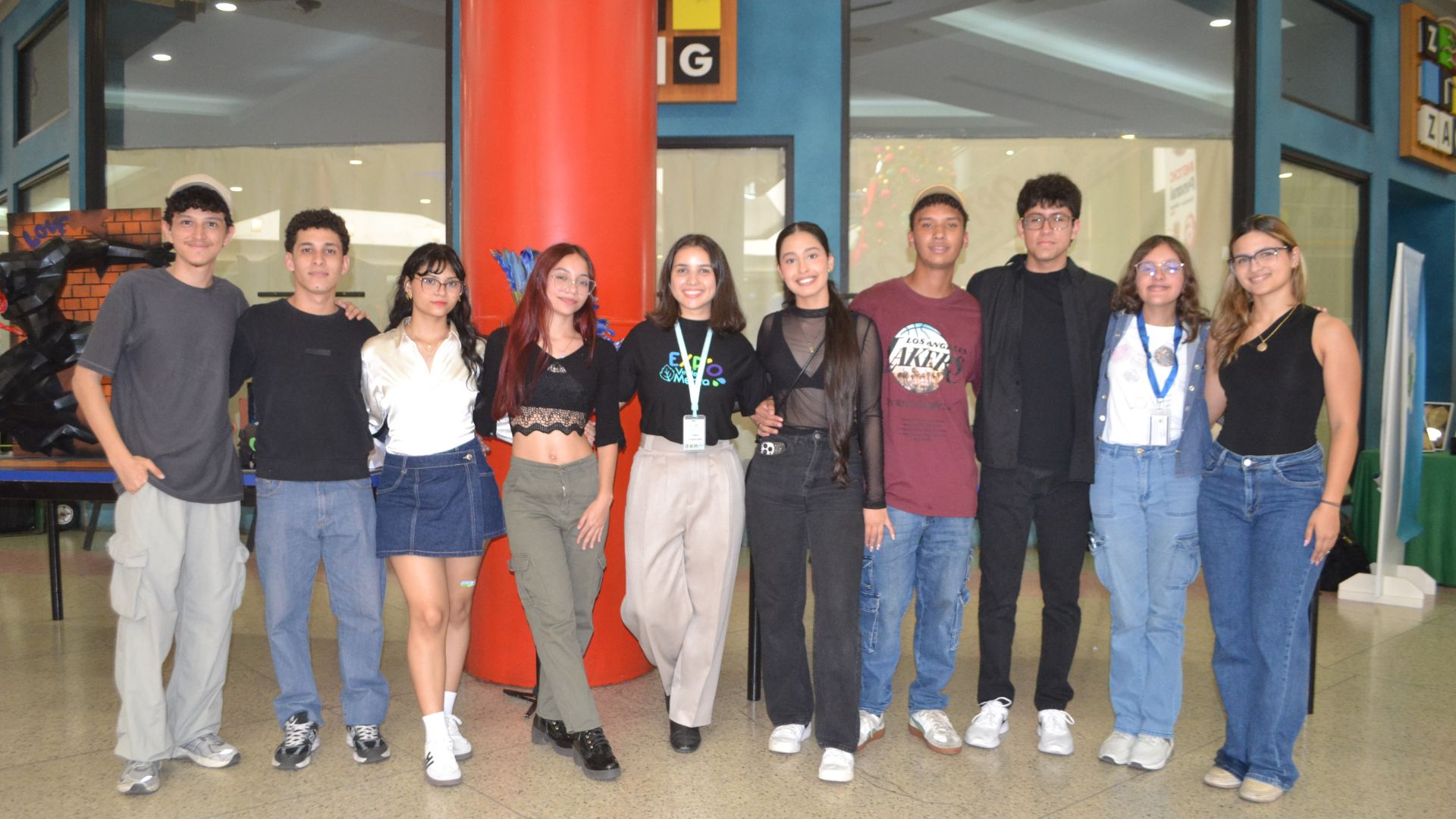 estudiantes-de-la-escuela-de-artes-participaron-en-la-expo-100-hecho-a-mano-en-el-c-c-metropolis