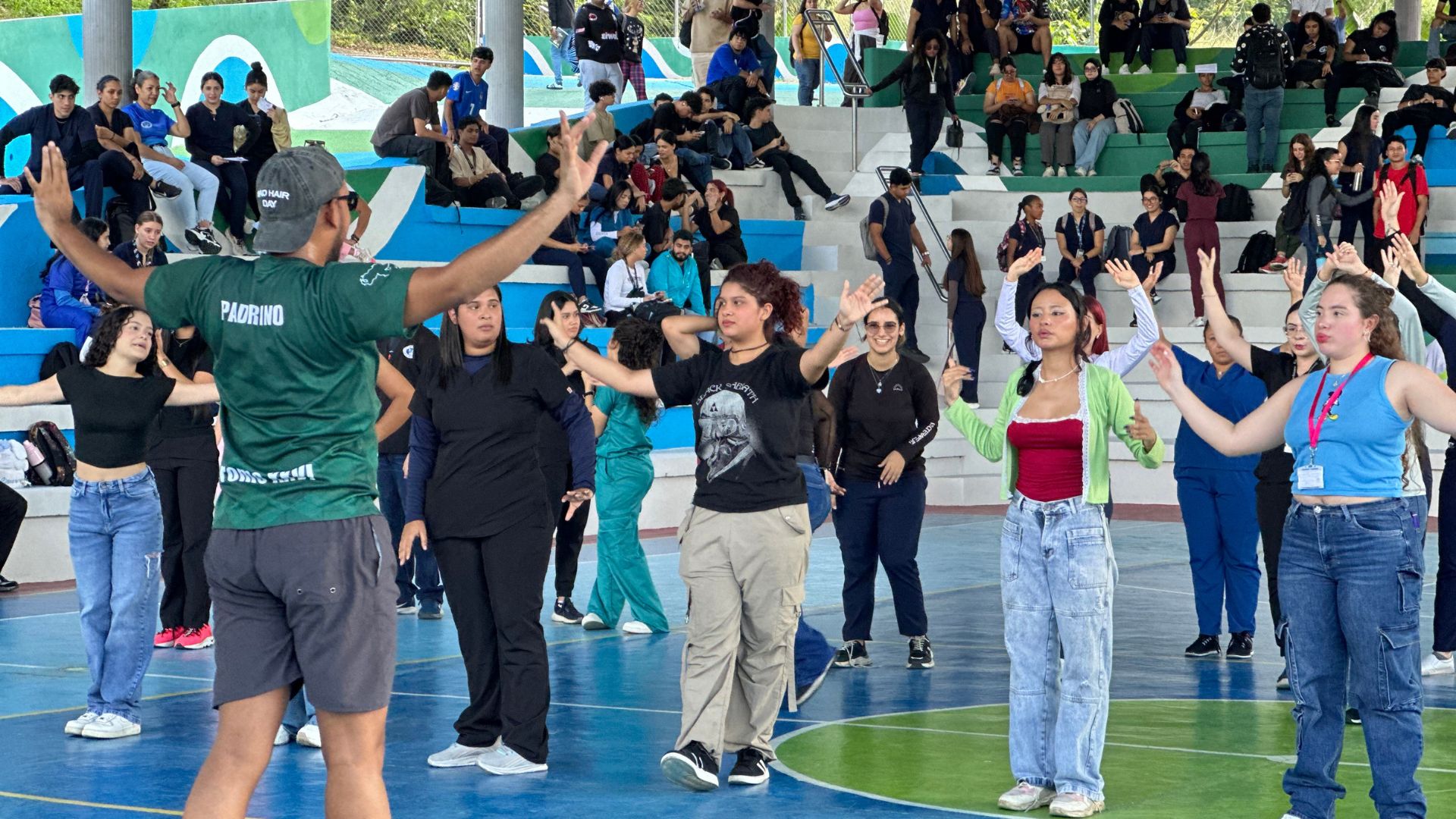 estudiantes-de-la-uam-disfrutaron-una-manana-activa-con-bailoterapia-en-el-marco-de-su-24-aniversario