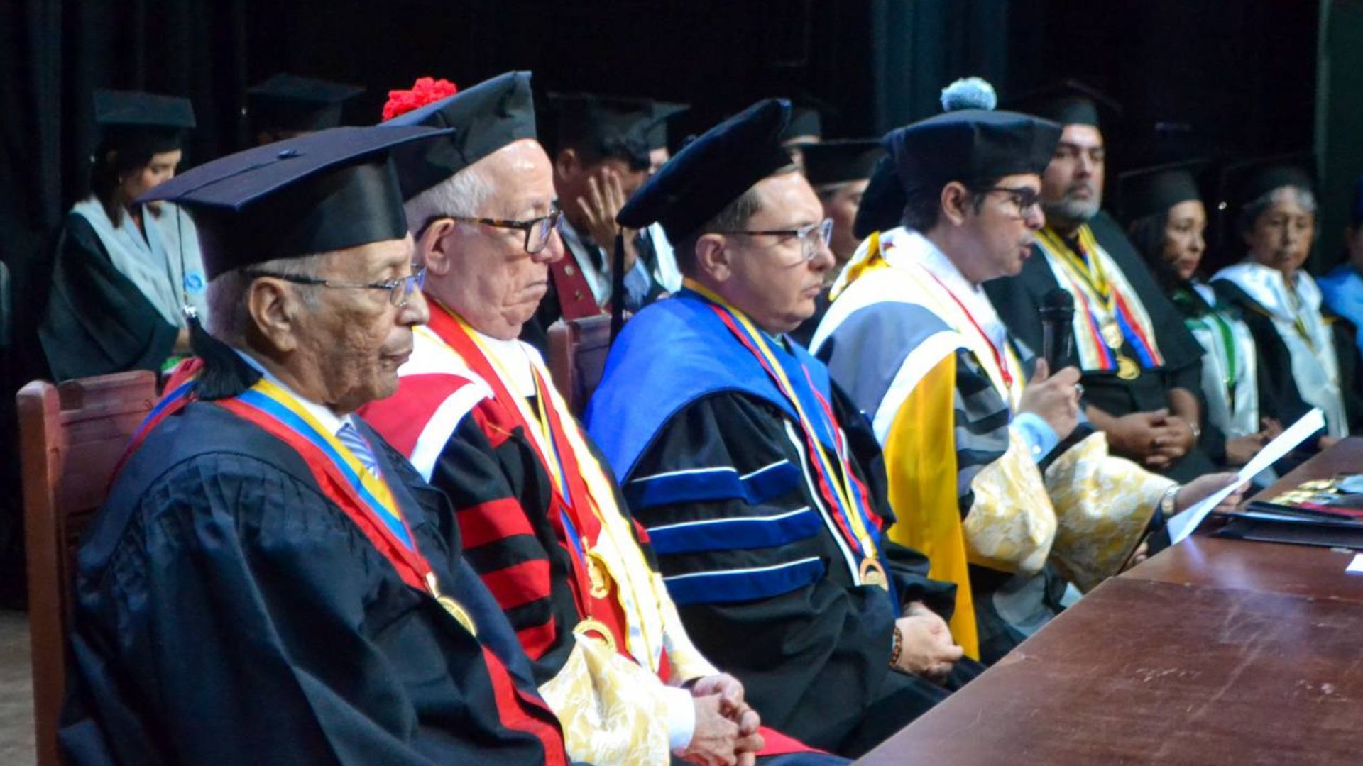 universidad-arturo-michelena-festejo-acto-de-grado-con-484-nuevos-profesionales