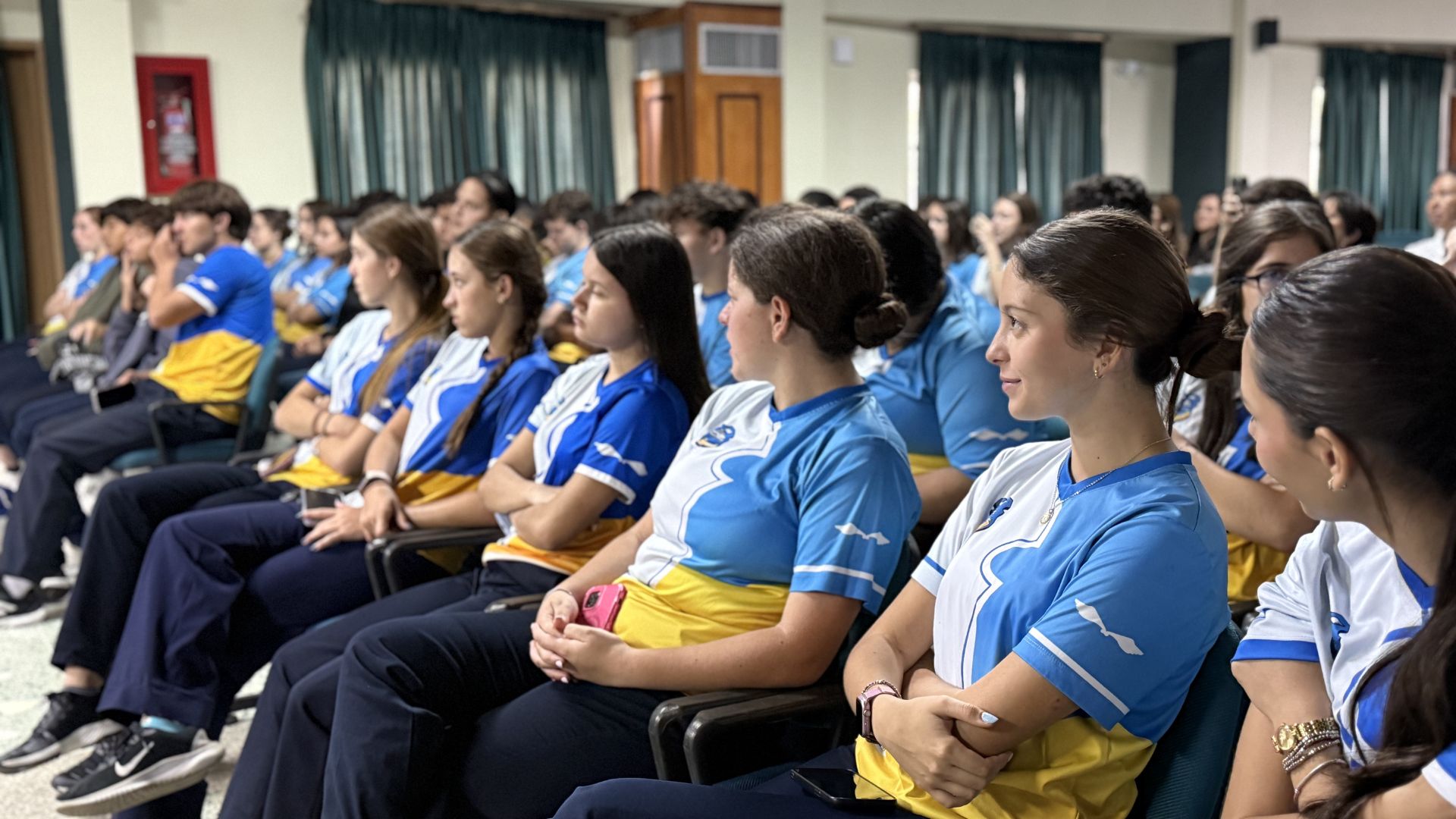 estudiantes-de-la-u-e-colegio-san-gabriel-arcangel-visitaron-la-universidad-arturo-michelena-y-conocieron-su-oferta-academica