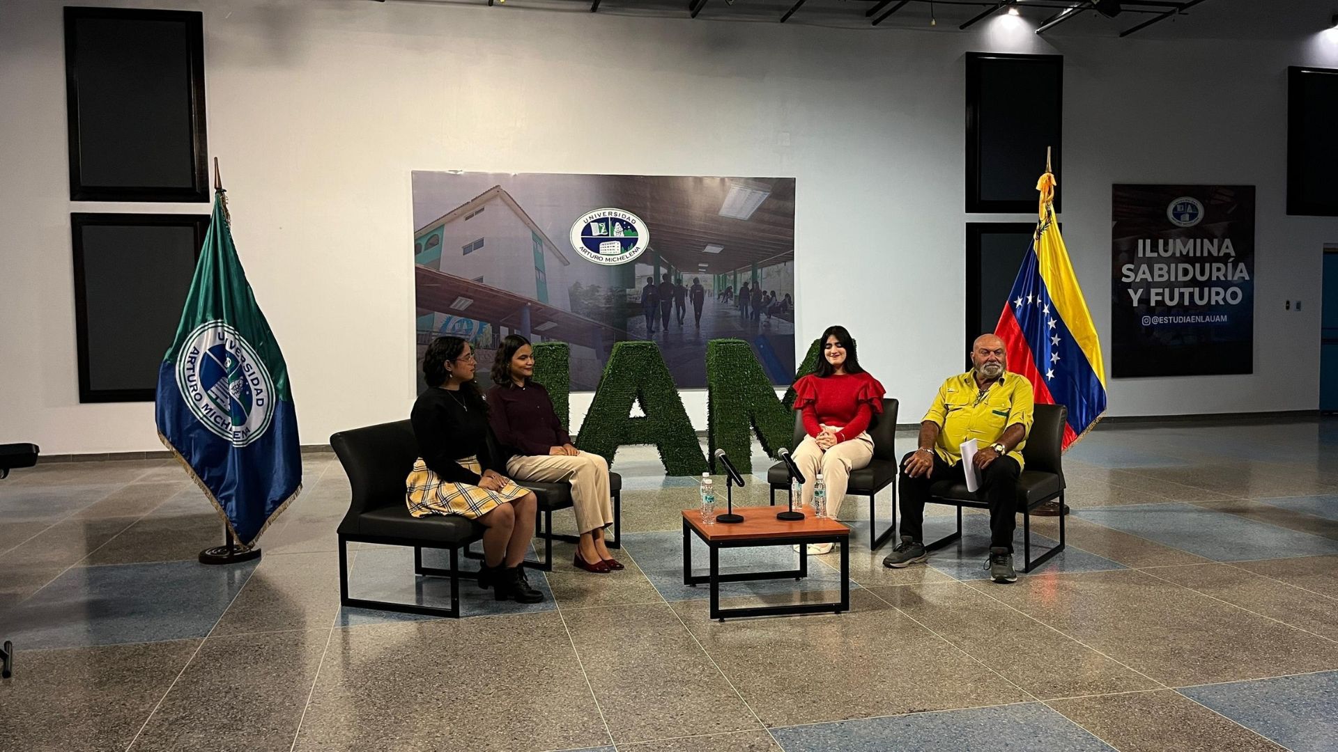UAM conmemoró el Día Internacional de la Poesía con el recital “Lexicografía en Vivo”