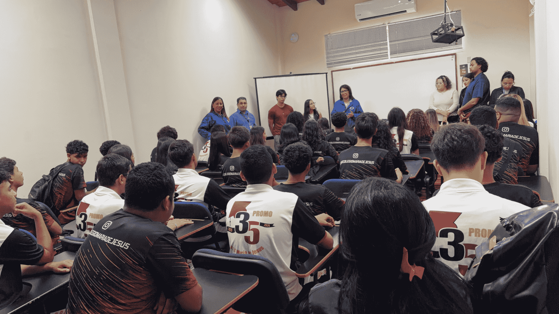 universidad-arturo-michelena-abre-sus-puertas-al-colegio-maria-de-jesus