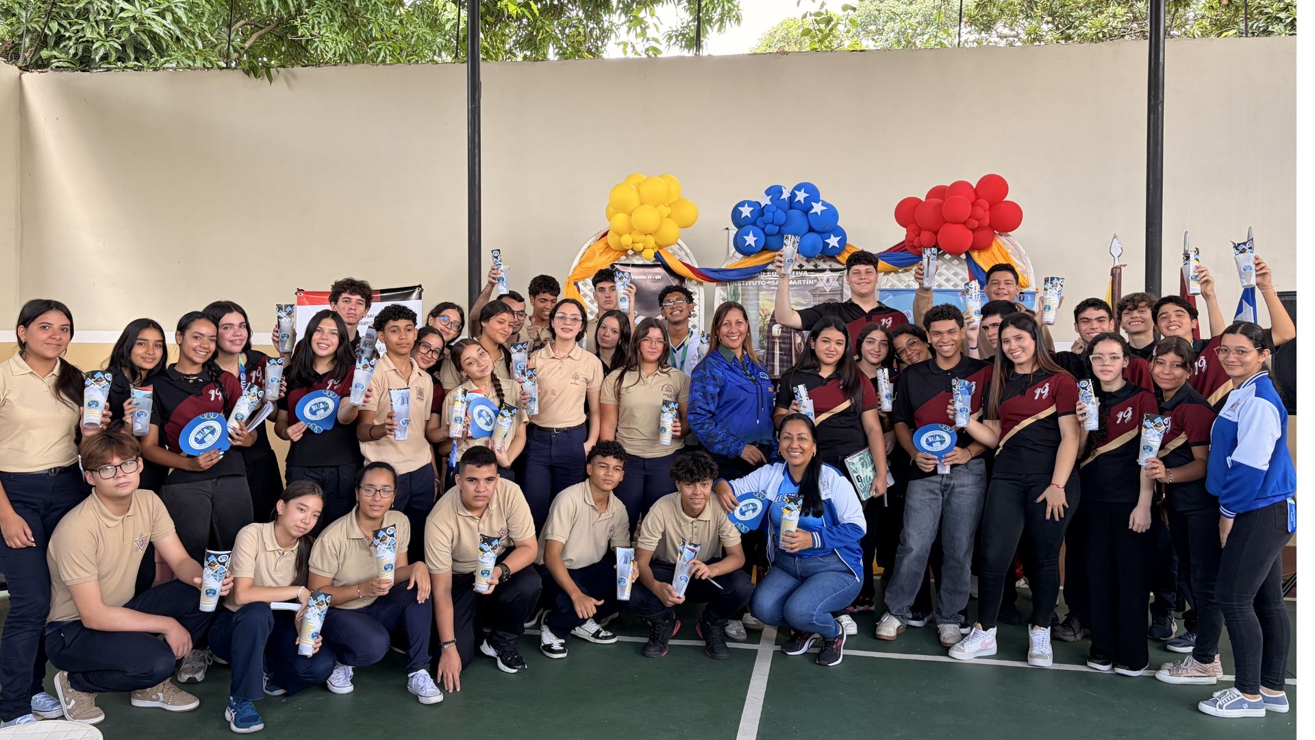 la-universidad-arturo-michelena-oriento-a-estudiantes-del-colegio-san-martin-en-expo-vocacional