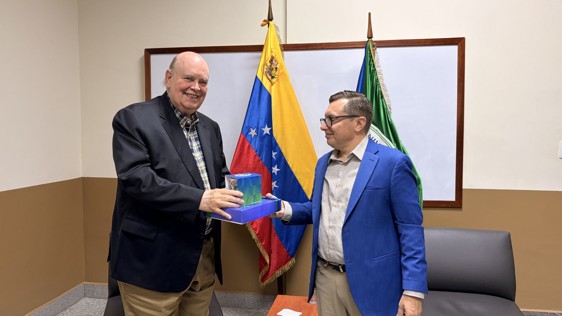 conversatorio-en-la-uam-junto-al-dr-antonio-ecarri-bolivar-rescato-la-historia-del-procer-miguel-pena