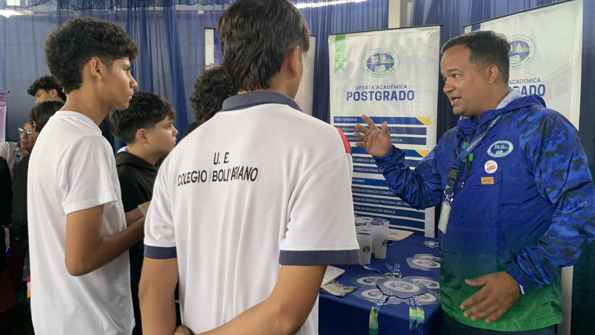 uam-participa-en-expo-vocacional-de-la-unidad-educativa-colegio-bolivariano