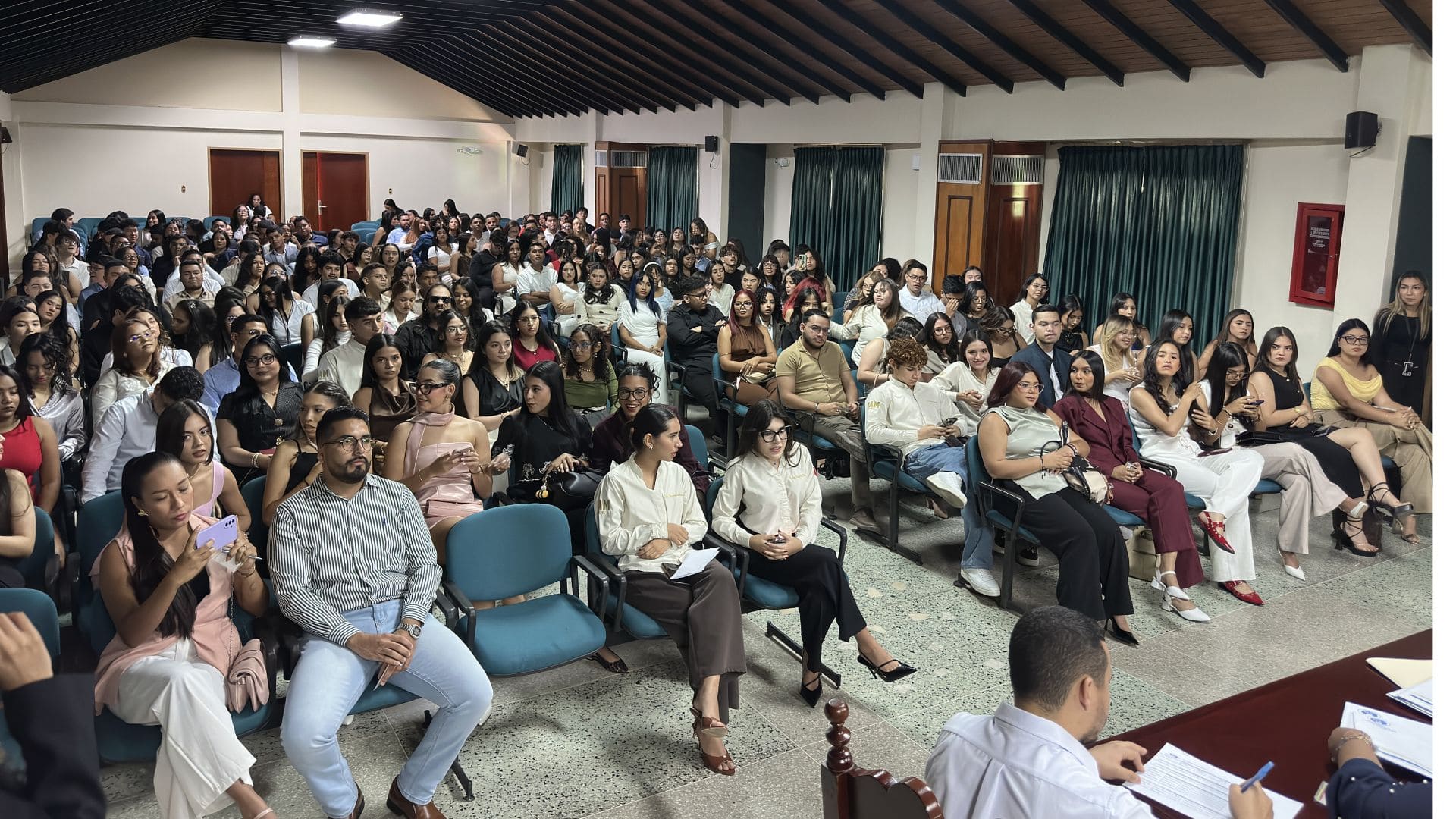 UAM consolida su compromiso académico con la firma de libro de 750 futuros profesionales