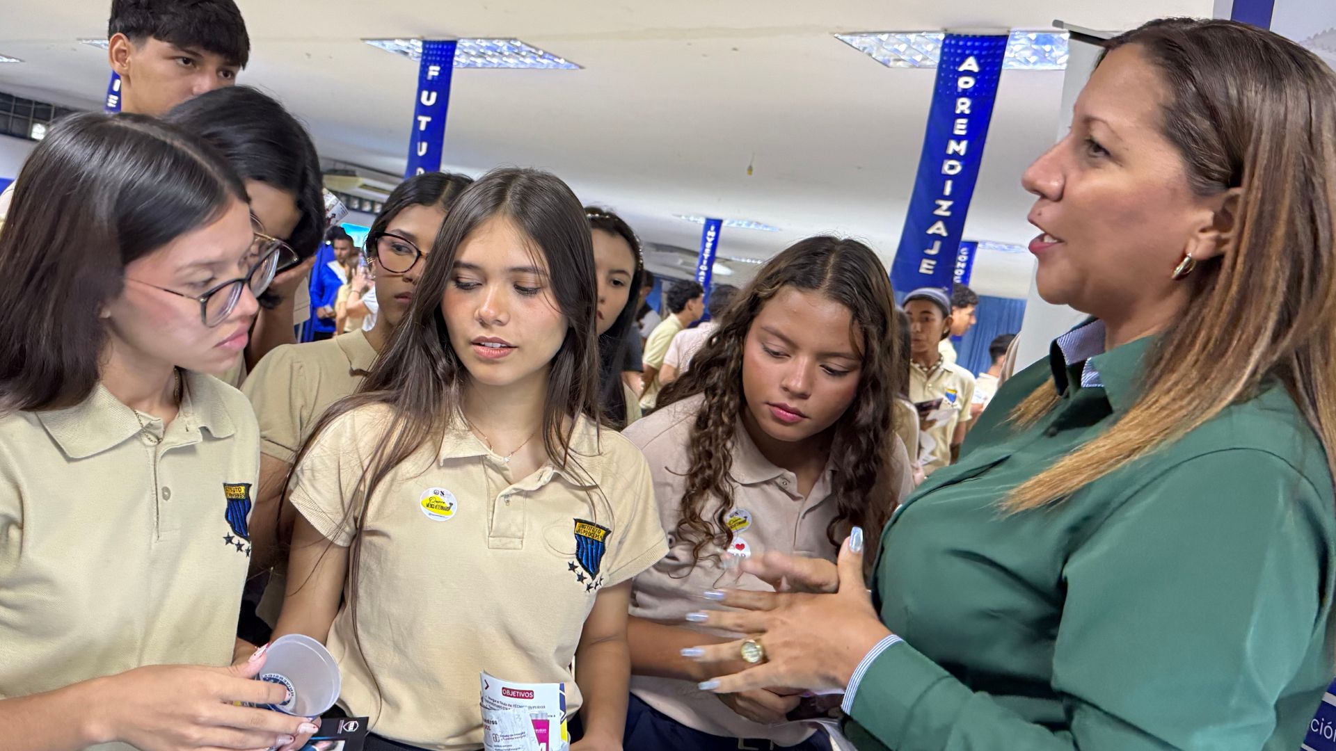 UAM visita el Colegio Los Próceres en Maracay durante Expo Vocacional
