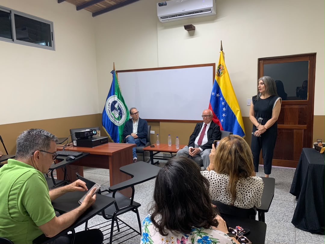 el-conversatorio-aromas-y-rutas-comerciales-el-cacao-en-el-siglo-xix-reune-a-expertos-en-la-universidad-arturo-michelena