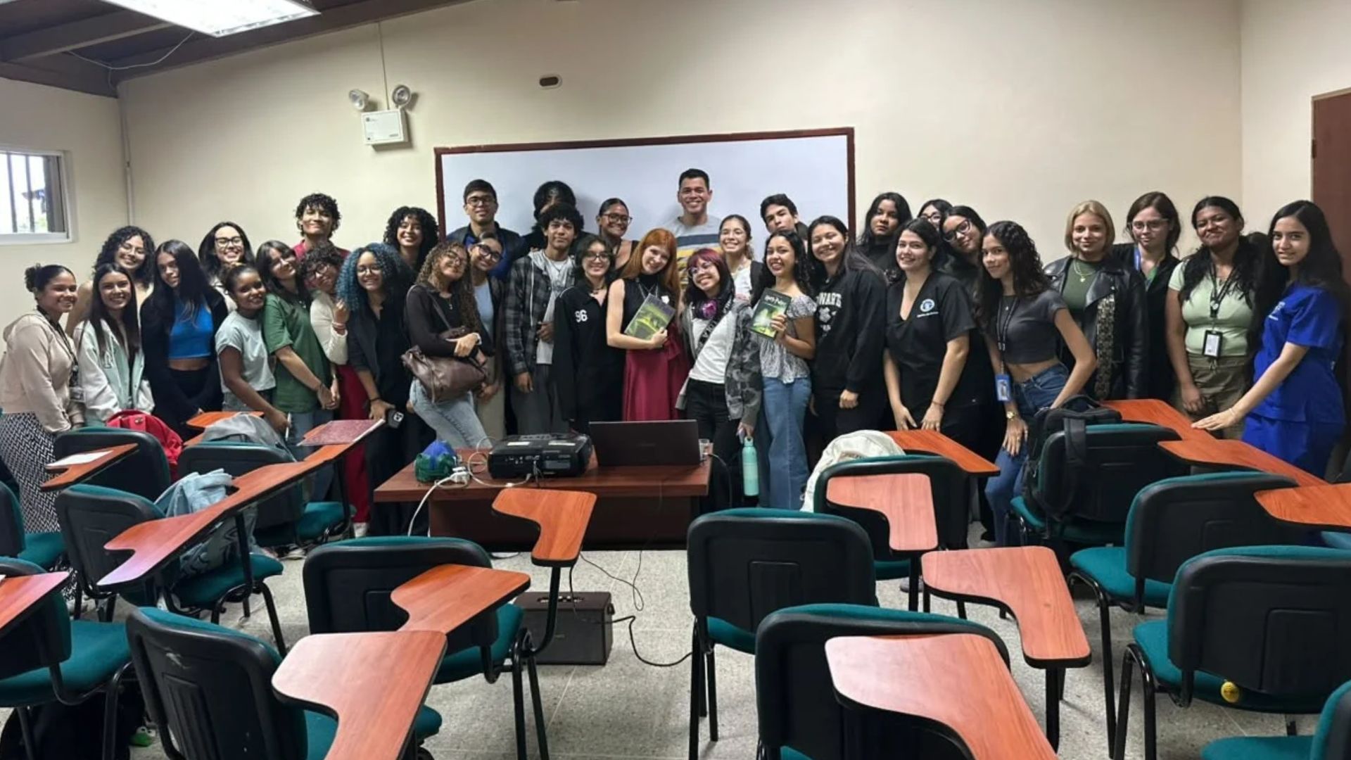 el-club-de-lectura-jose-rafael-pocaterra-debate-el-contraste-entre-la-literatura-y-el-cine-a-traves-de-harry-potter-y-el-misterio-del-principe