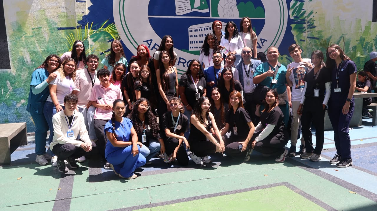 uam-presento-el-stand-de-juntos-por-la-salud-apoyemos-la-ciencia-en-el-centro-historico-de-valencia