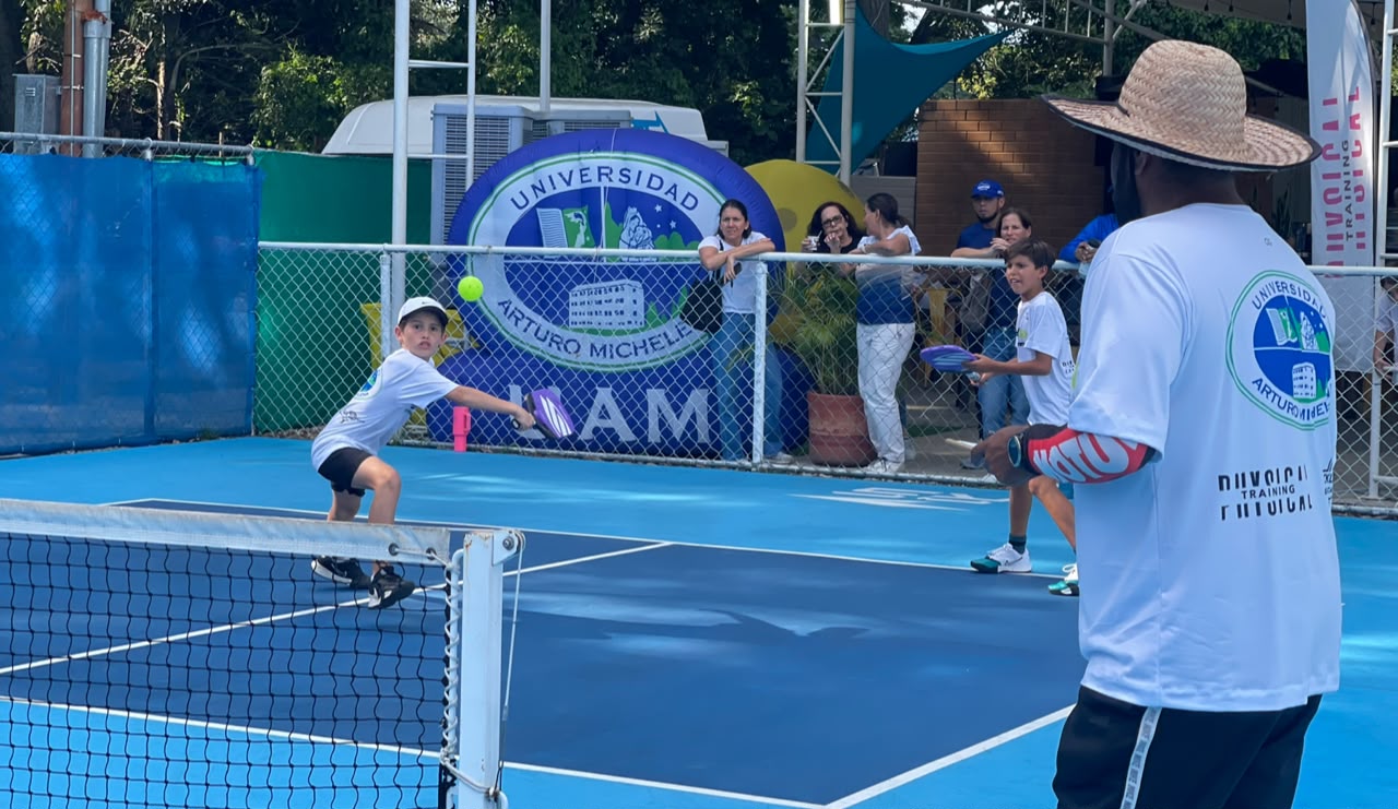 UAM impulsó el “Torneo Next Gen: Intercolegial de Pickleball” disputado en Physical Training